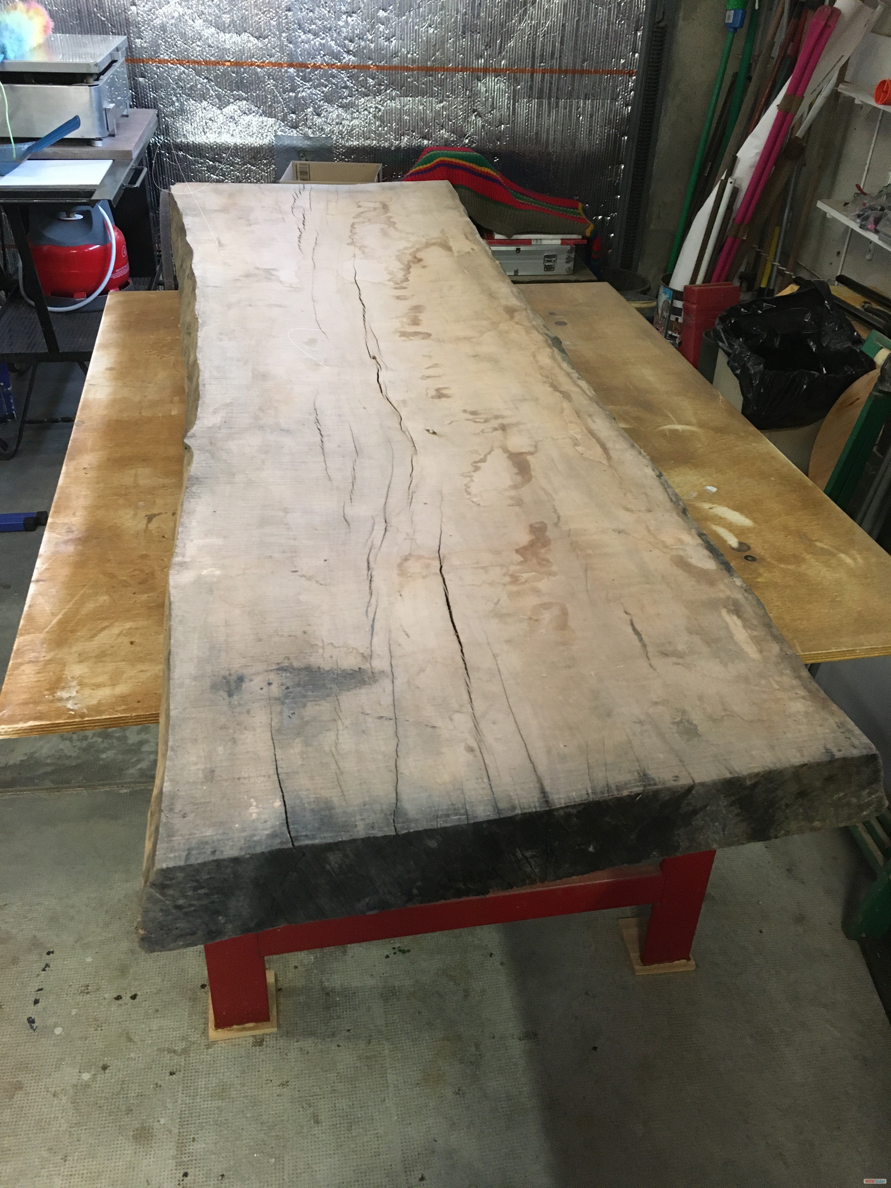 Premier plateau pour le dessus de la table, plateau d'Orme.