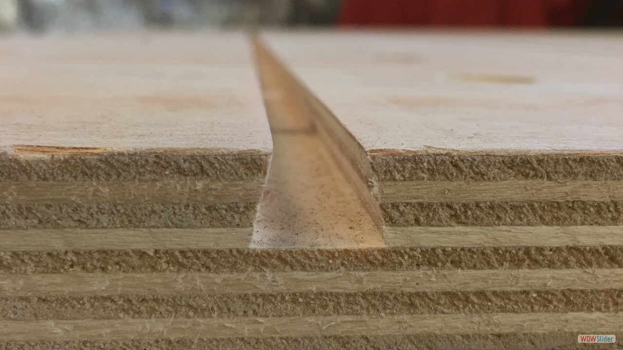 Rainure pour les serre-joints.